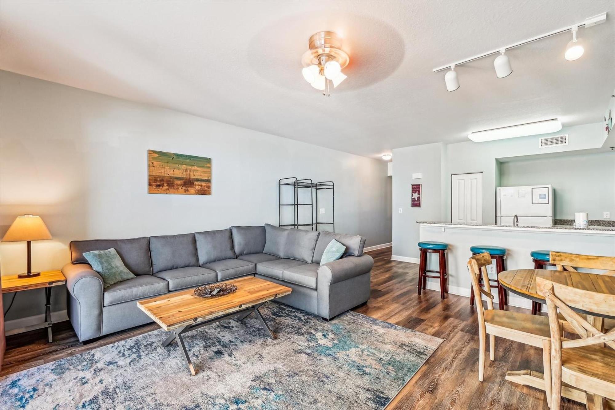Apartment Shores Of Panama 325 - 3rd Floor, Updated, Free Fun! Sleeps 6, Panama City Beach